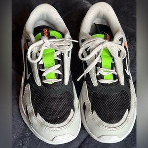 NIKE AIR MAX Kids Black/ Grey and Green Sneakers
